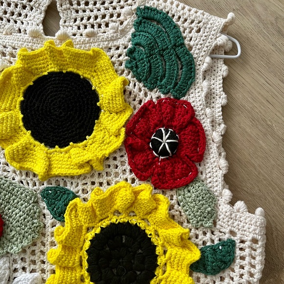 Crochet Vest / Sweater with Flowers - Picture 5 of 6